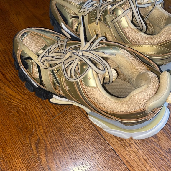 Balenciaga Metallic Gold.Slight scuffs overall 8/10 shoe condition. DM ME FOR PU - Picture 2 of 8